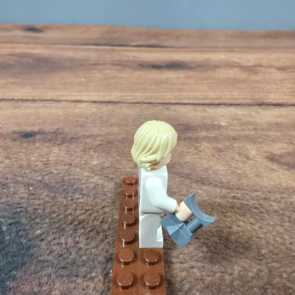 LEGO Minifigure Star Wars Luke Skywalker Small White Good Tatooine Farmboy Tunic